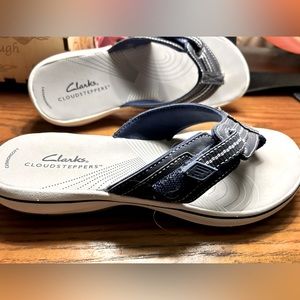 Clarks cloudsteppers navy blue/white  adjustable strap flip flop new/never worn